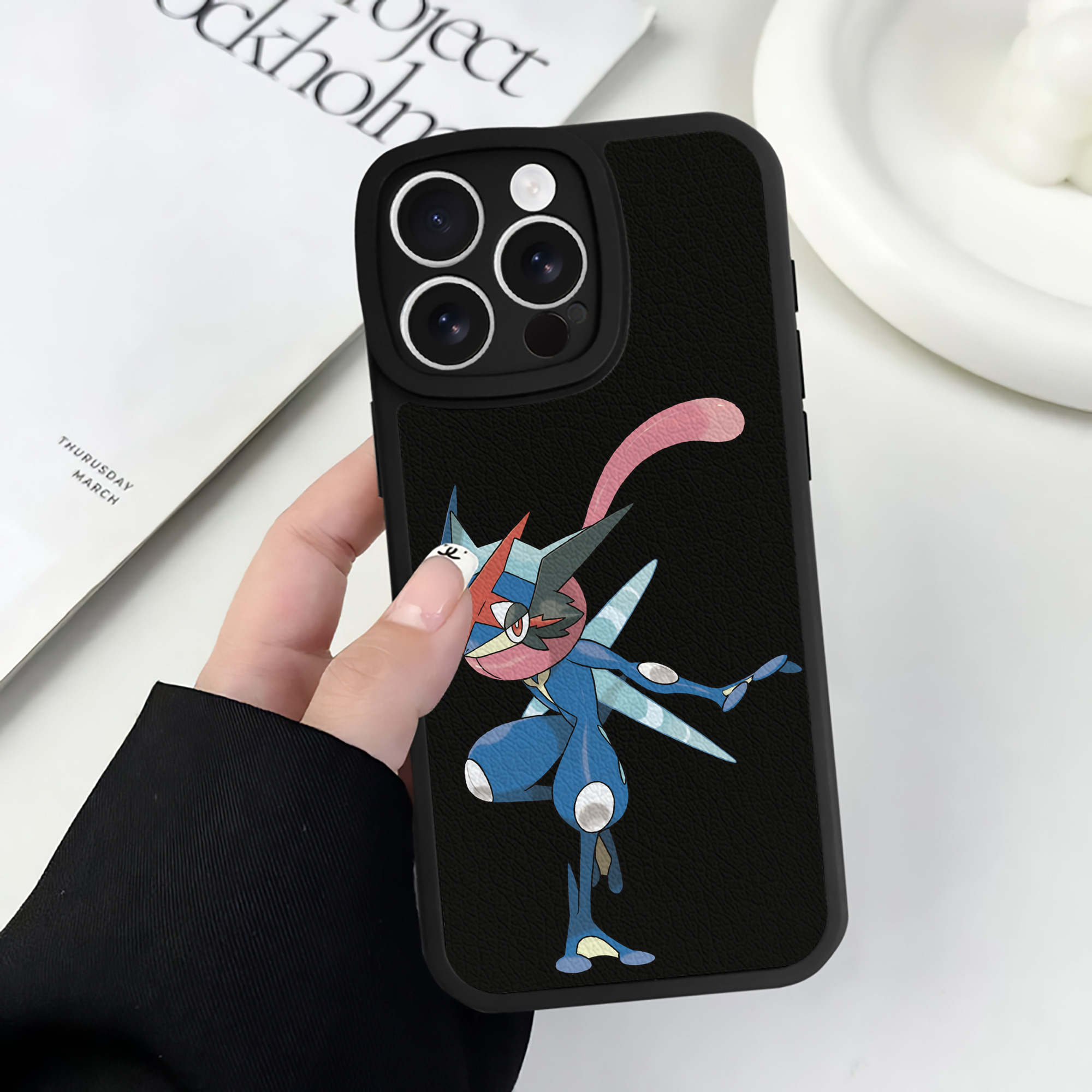 （画像用） ポケットモンスター Pokémon 【iPhone 16シリーズ対応】シリコンスマホケース（レザー調） 材質：シリコン